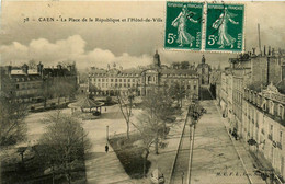 Caen * La Place De La République Et Hôtel De Ville * Kiosque à Musique - Caen