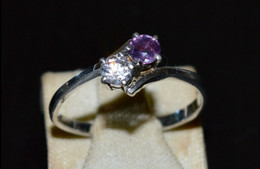 JOLIE BAGUE ARGENT ANCIENNE Poinçon 925e Pierres Mauve Et Brillant Ou CRISTAL - Ringe