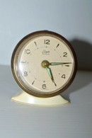 JOLI ANCIEN PETIT REVEIL JERGER ANKER WEST GERMANY Aiguilles Fluo Fonctionne Collection - Alarm Clocks