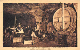 37-VOUVRAY- ETABLISEMENT VAVASSEUR ET BERNARDET- LA MISE EN BOUTEILLES - Vouvray