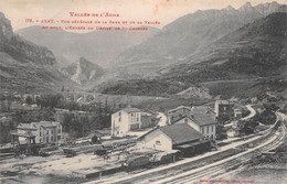 AXAT - Vue Générale De La Gare - Au Fond L'Entrée Du Défilé De Saint-Georges - Voies Ferrées - La Vallée De L'Aude - Axat