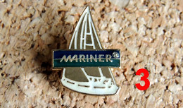 1 Pin's BATEAU - VOILE - MARINER Type N° 3 - Peint Cloisonné Doré - Fabricant Inconnu - Voile