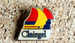 Pin's BATEAU - VOILE - Régate CLAIRGEL - Verni époxy - Fabricant Inconnu - Voile