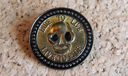 Pin's MOTO - BIKER Ride To Live Live To Ride SKULL - Métal En Relief - Fabricant Inconnu - Motos