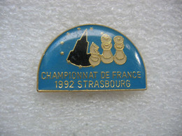 Pin's Du Championnat De France De Jeu D'echec En 1992 à Strasbourg (Dépt 67) - Jeux