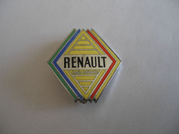 Broche LOGO  RENAULT Hauteur 33 Mm (ce N'est Pas Un Pin's) - Renault