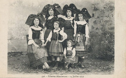 14 Juillet 1917 En Alsace Fillettes En Costume . Occupation Allemande . Carte Patriotique Edit Chadourne Belfort - Demonstrations