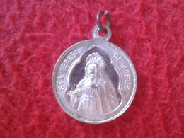 SPAIN ESPAGNE PEQUEÑA MEDALLA MEDALLITA EN ALUMINIO O MATERIAL SIMILAR RECUERDO DE ÁVILA SANTA TERESA JESÚS MEDAL SAINT. - Otros & Sin Clasificación