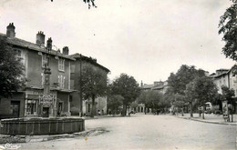 Maurs La Jolie * Place De La Grande Fontaine * Commerce Magasin E. FRON... - Sonstige & Ohne Zuordnung