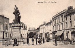 CPA De JONZAC - Place De La République. - Jonzac
