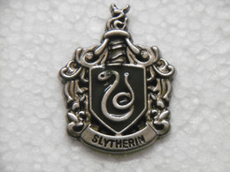 Pin's Cinéma - HARRY POTTER "SLYTHERIN" SERPENTARD - Pin Badge - Cinéma