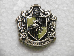 Pin's Cinéma - HARRY POTTER "HUFFLEPUFF" POUFSOUFFLE - Pin Badge - Cinéma