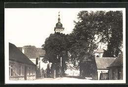 AK Lindow / Mark, Ortspartie An Der Kirche - Lindow