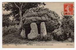 CPSM Monument Megalithique Druidique Dolmen De La Pierre Levée Poitiers éditeur ND  N°139 - Dolmen & Menhirs