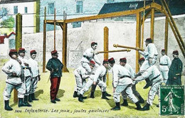 ► Cpa 1914 Camp Caserne Militaire  - Les Jeux - La "JOUTE GAULOISE" - Regionale Spelen