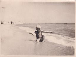 RUSSIA. #5911 Photo. Beach. Swimsuit. Boy. Waves. - Andere