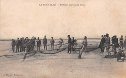 La NOUVELLE - Pêcheurs Relevant La Traine - Filets - Port La Nouvelle