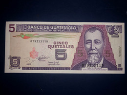 Uncirculated Guatemala Banknote 5 Quetzales P88a ( 10/27/1993) - Guatemala