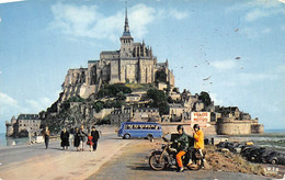 Thème:   Motocyclette  Scooter :   Une Motocyclette à L'entrée Du Mont Saint Michel         (voir Scan) - Autres & Non Classés