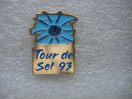 Pin's Tour De Sol En 93 ( Rallyes En Suisse Pour Les Véhicules à énergie Solaire) - Rallye