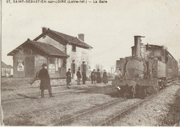 Saint-Sebastien-sur-Loire  44  G F ..La Gare Et Train Voyageurs Entrant En Gare - Saint-Sébastien-sur-Loire