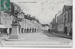 CPA (88) - VOSGES - REMIREMONT, La Grande Rue, Les Grandes Arcades,Monument Symbolique Du Volontaire De 1792 - Remiremont
