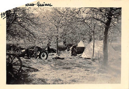 PERROS-GUIREC   -  Lot De 2 Clichés De Vacanciers Faisant Du Camping En 1953  -  Moto , Motards - Perros-Guirec