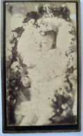 Photo CDV POST MORTEM  Enfant Dans Son Lit De Fleurs  - Défunt - Photo Vidal à Marseille - BE - Old (before 1900)