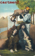 Delcampe - EGYPTE DINNER TYPES ET COUTUMES ETHNOLOGIE ETHNIC EGYPTIAN PEOPLE BUVEAU D'EAU WATER SELLER - Personen