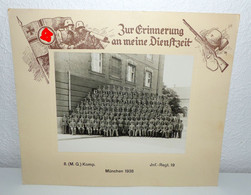 XL CDV Kabinett 1938 Wehrmacht Gruppenfoto 8. M.G. Kompanie Inf.-Rgt. 19 München Mit Zierrand, Größe 35,5 X 30 Cm - 1939-45