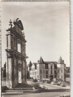 Delcampe - Seb : Seine  Maritime :  FORGES  Les  Eaux , Vue  Hotel Du Parc  Voiture  Ds  Citroën , Voitures - Forges Les Eaux