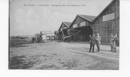 Delcampe - 69    BRON   AVIATION  HANGARS DES AEROPLANES  ANIMATION  TRES BON ETAT   2 SCANS - Bron