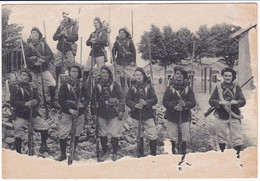 Militaria - Militaire : Guerre 1914-18 : Chasseurs Alpins : En Pose  : Soldats Fusils - War 1914-18