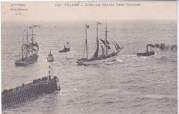 Delcampe - 76 - FECAMP - SORTIE DES NAVIRE TERRE NEUVIERS - JETEE ET PHARE - Fécamp