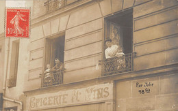 CPA 75 PARIS XIVe CARTE PHOTO SITUEE A LA RUE JULIE EPICERIE ET VINS - Paris (14)