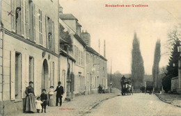 Rochefort En Yvelines * Une Rue * Attelage - Autres & Non Classés