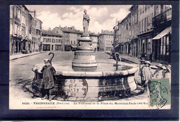 Delcampe - 43. Yssingeaux. La Fontaine Et La Place Maréchal Foch - Yssingeaux