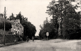 Mauves Sur Loire * La Rue De La Mairie * Le Calvaire - Mauves-sur-Loire