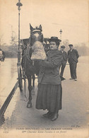 CPA 75 PARIS NOUVEAU LES FEMMES COCHER Mme CHARNIER DONNE L'AVOINE A SON FAVORI - Other & Unclassified