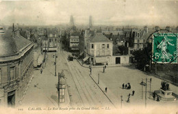 Calais * La Rue Royale Prise Du Grand Hôtel * Café Léon * Tramway Tram - Calais