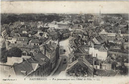 Delcampe - 59    Hazebrouck  -   Vue  Panoramique Vers L'hotel De Ville - Hazebrouck