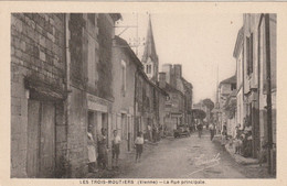 LES TROIS MOUTIERS - Les Trois Moutiers