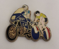 P18 Pin's Motard Gendarmerie 1991 GR Tour De France Cyclisme Vélo Signé Y Delsart Version Roue Avant BBR Achat Immédiat - Cyclisme