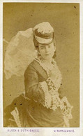 FIN DE SIECLE BEAUTY WITH UMBRELLA AND FEATHERED HAT CDV - Alte (vor 1900)
