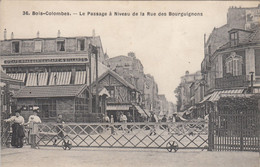 Delcampe - 92 BOIS COLOMBES LA RUE DES BOURGUIGNONS - Colombes
