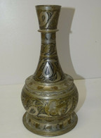 JOLI & ANCIEN VASE AFRIQUE DU NORD IRAN PERSE LAITON GRAVE ET ARGENTE Déco - Oriental Art