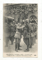 Cp , Militaria,  Les Fêtes De La Victoire à Paris ,13 Juillet 1919, à L'hôtel De Ville, Le Maréchal FOCH Décore Un Poilu - Characters