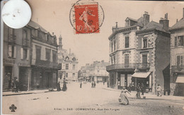 03 - Carte Postale Ancienne De   COMMENTRY   Rue De Forges  ( Petit Défaut Au Coin En Haut à Gauche ) - Commentry