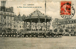 Lorient * La Place Alsace Lorraine , Un Jour De Fête * Kiosque à Musique * Hôtel - Lorient