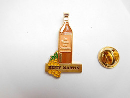 Beau Pin's Pins En Relief , Le Pineau Des Charentes Rémy Martin , Cognac , Charente - Boissons